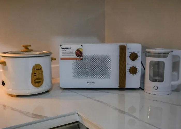 New! Spacious 2br In Bgc With Fast Wifi